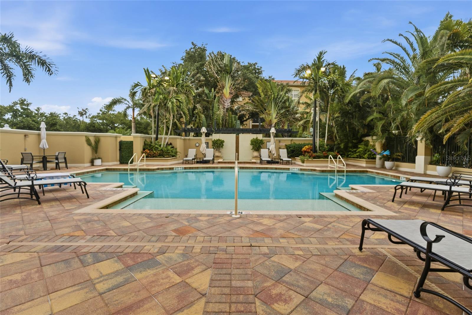 BROADWAY PROMENADE - Residential