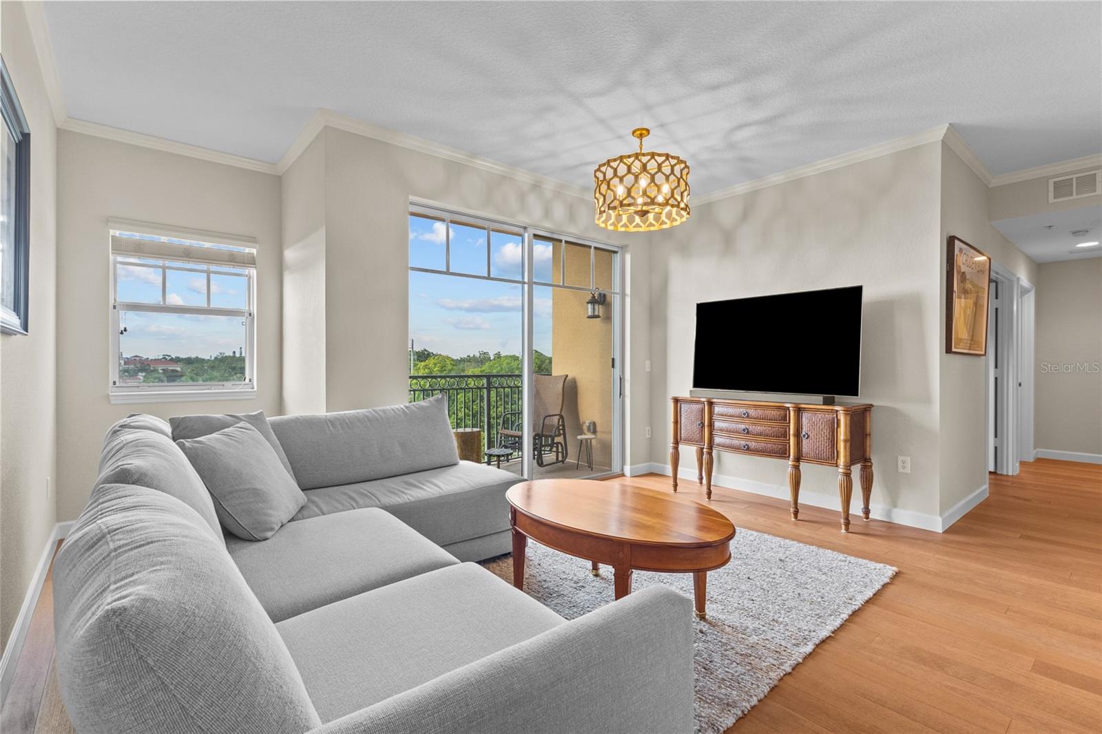 BROADWAY PROMENADE - Residential