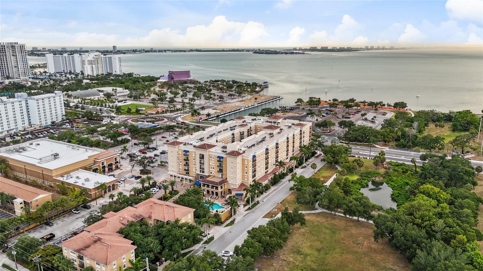 BROADWAY PROMENADE - Residential