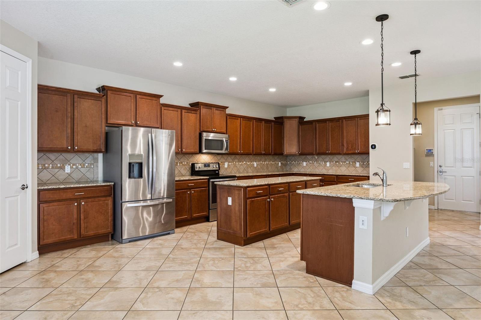 LAKE SAWYER SOUTH - Residential