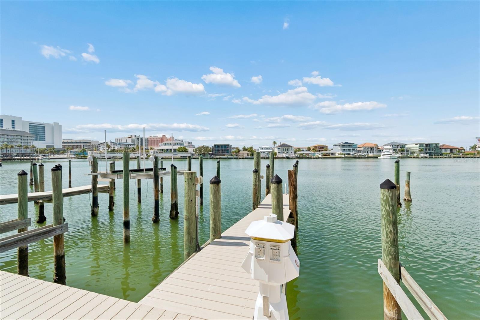 MOORINGS TWNHMS - Residential