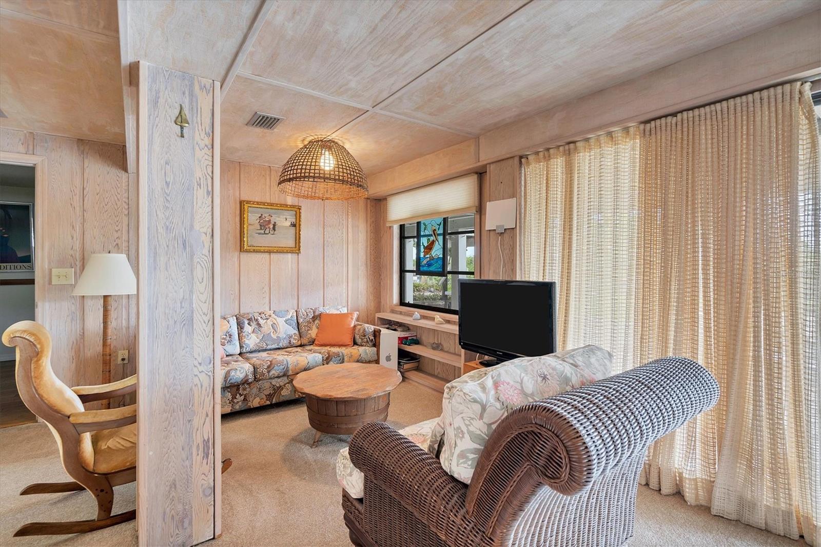 GOLDEN BEACH - Residential