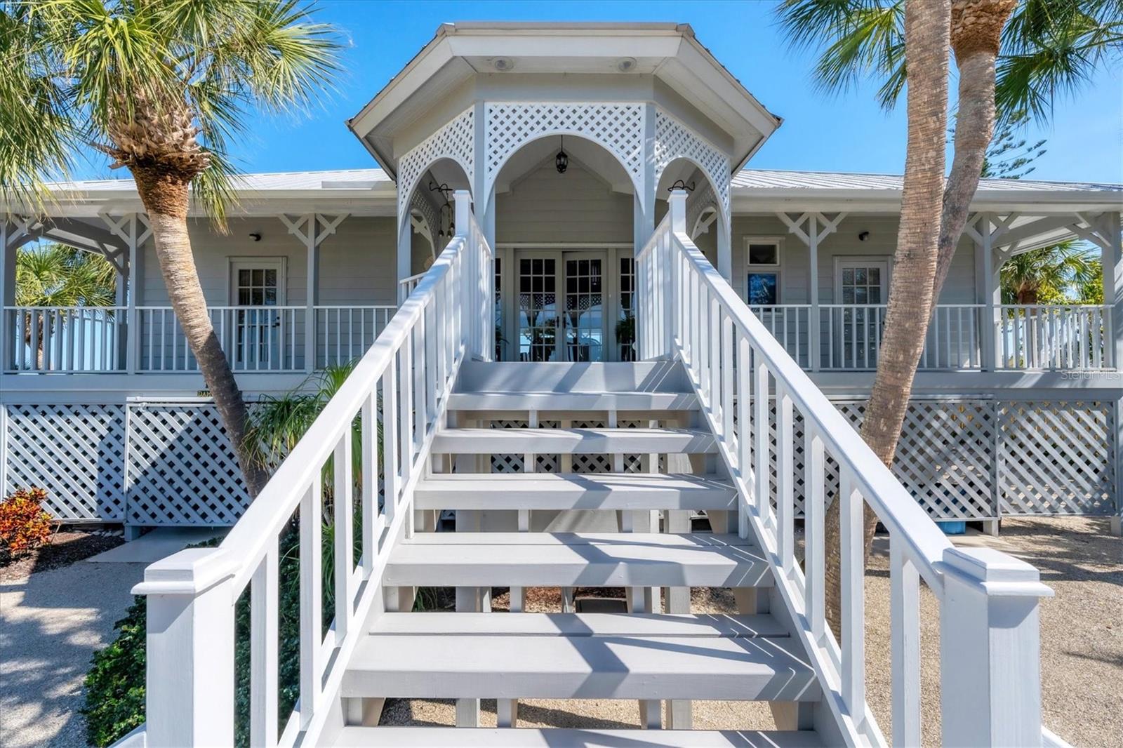 GOLDEN BEACH - Residential
