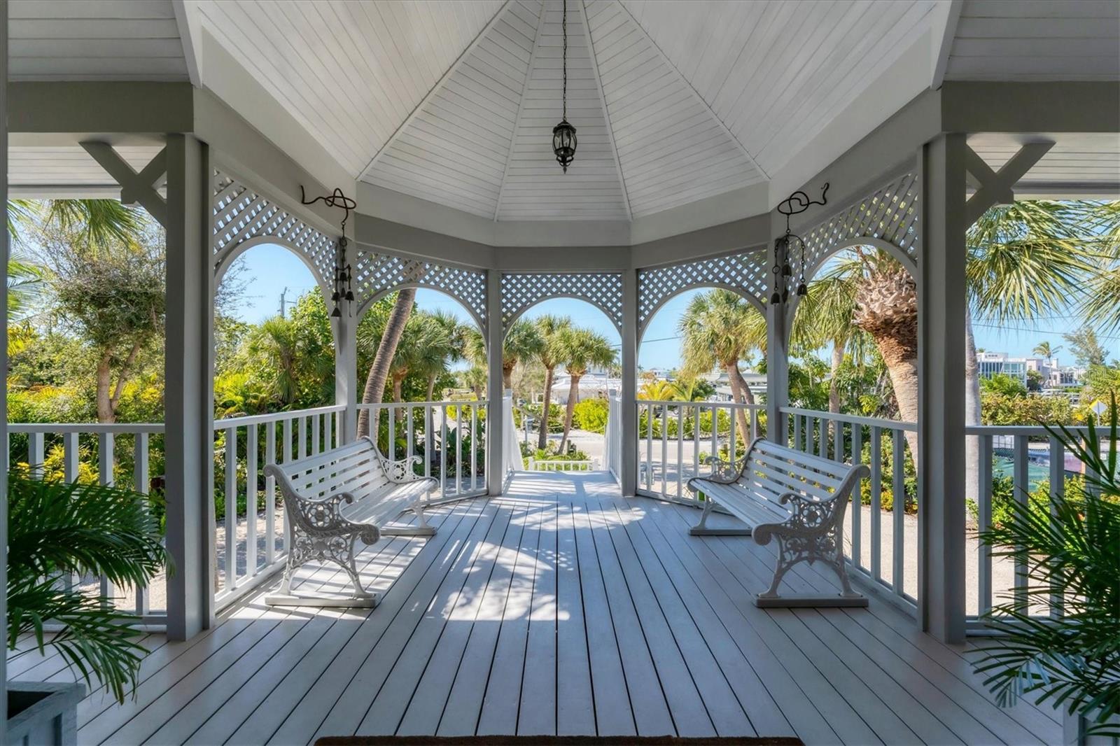 GOLDEN BEACH - Residential