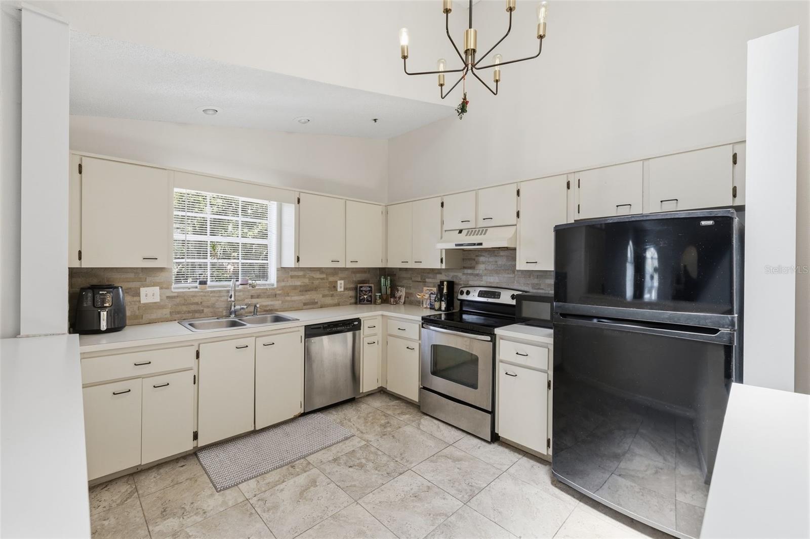 RAINTREE VILLAGE CONDO N - Residential