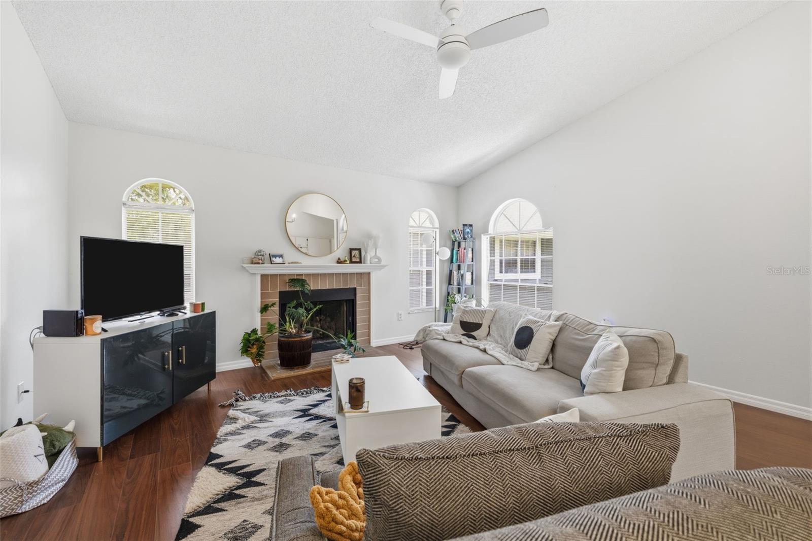 RAINTREE VILLAGE CONDO N - Residential
