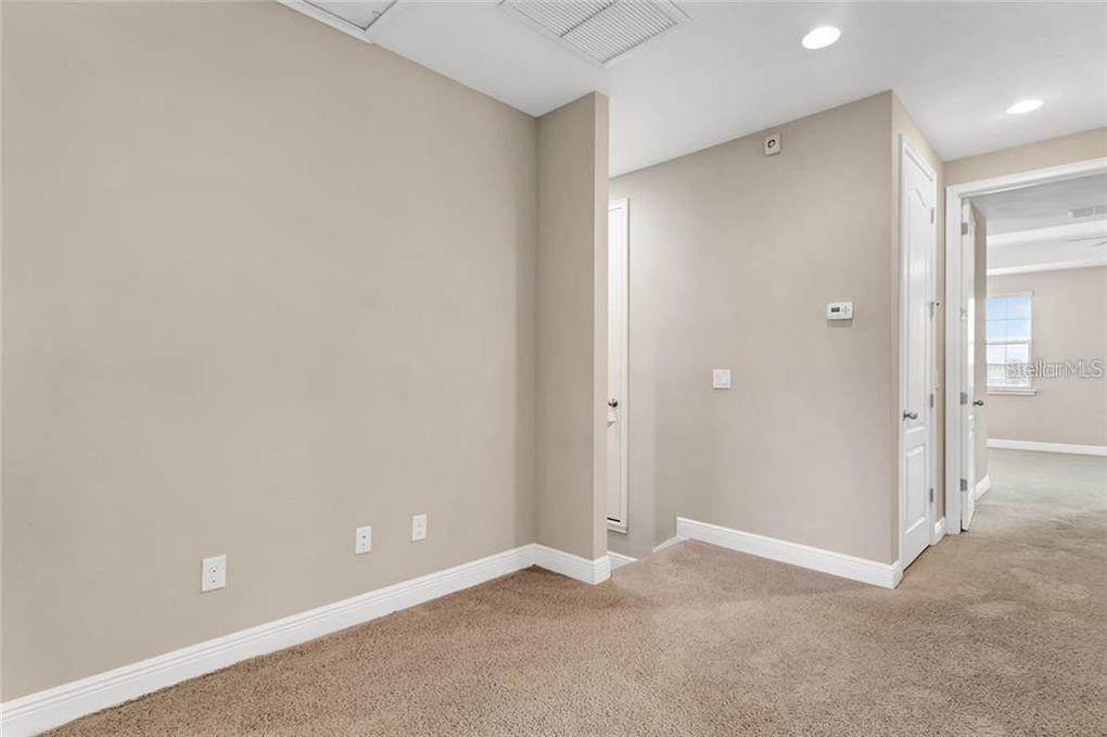 EAGLE CRK VILLAGE L PH 2 - Residential Lease