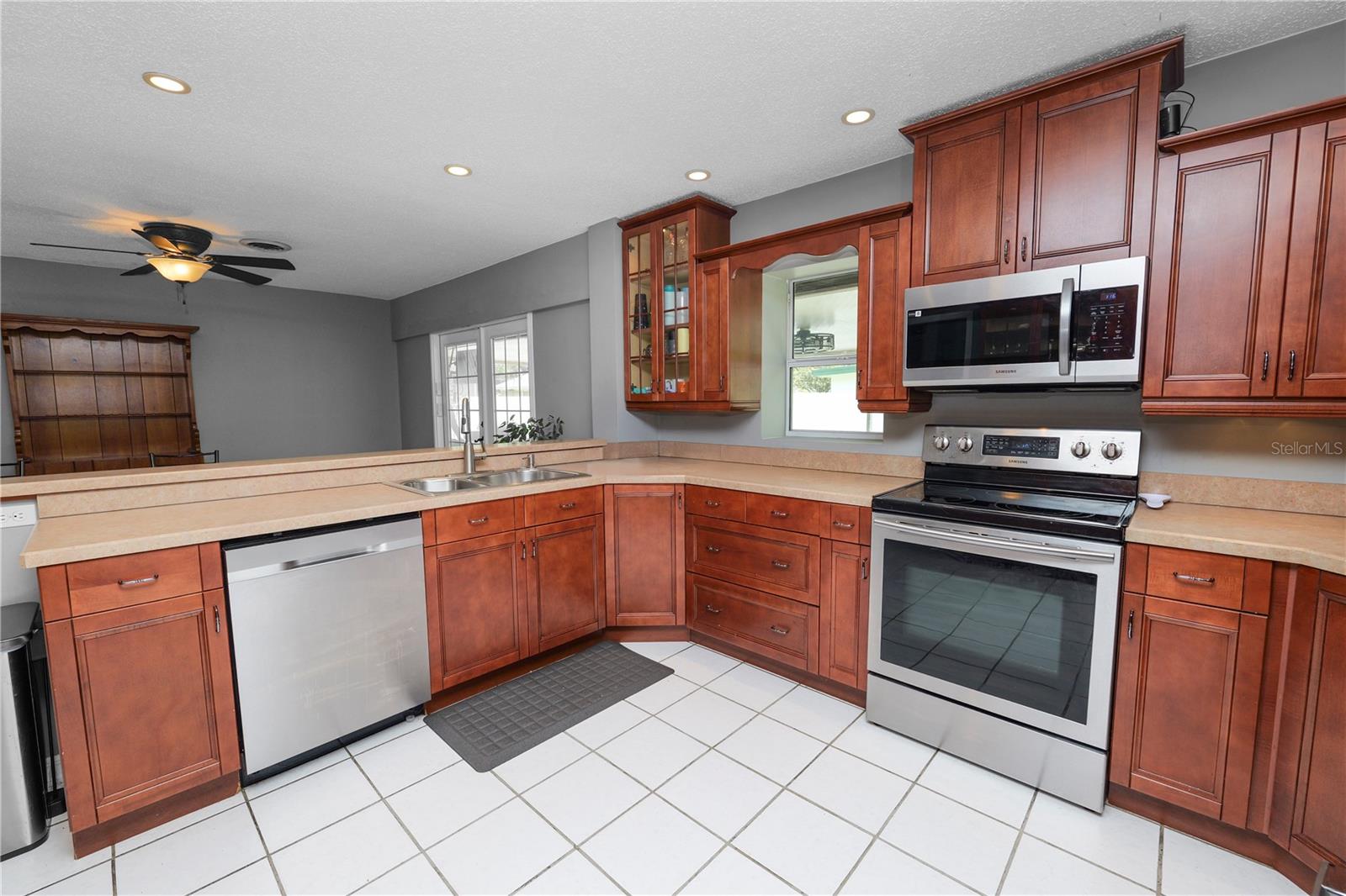 SUNSHINE ACRES - Residential