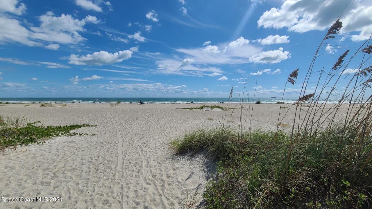VILLAGES/SEAPORT - Residential Lease