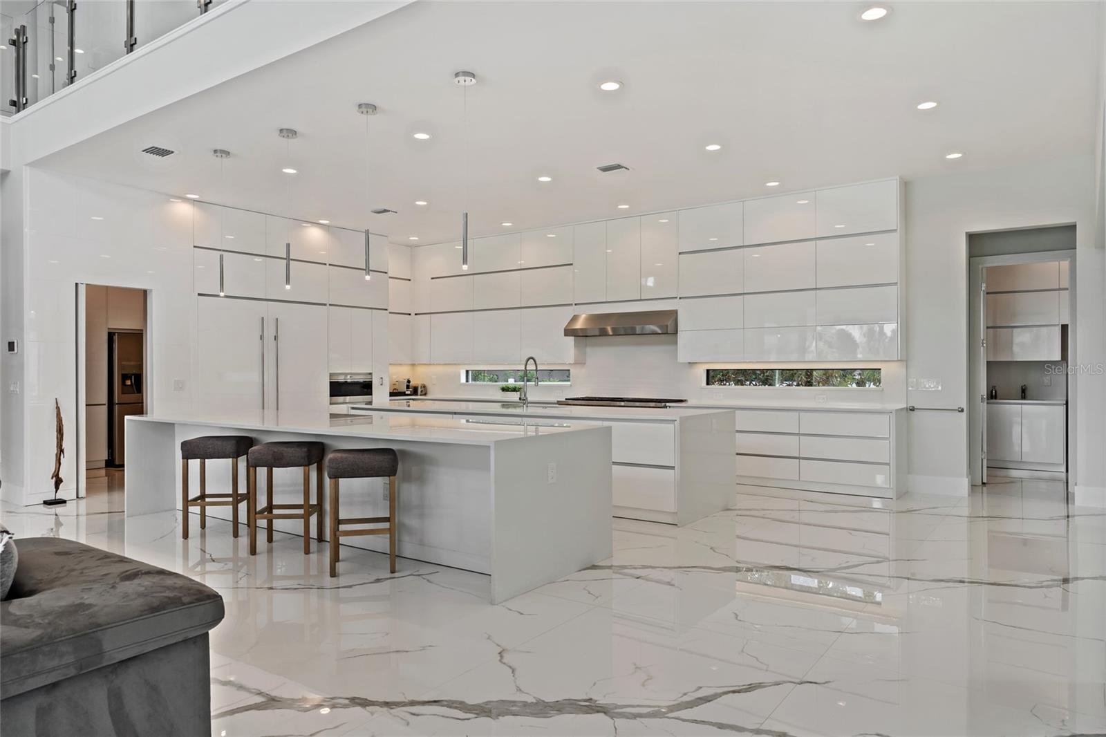 BAY HILL - Residential