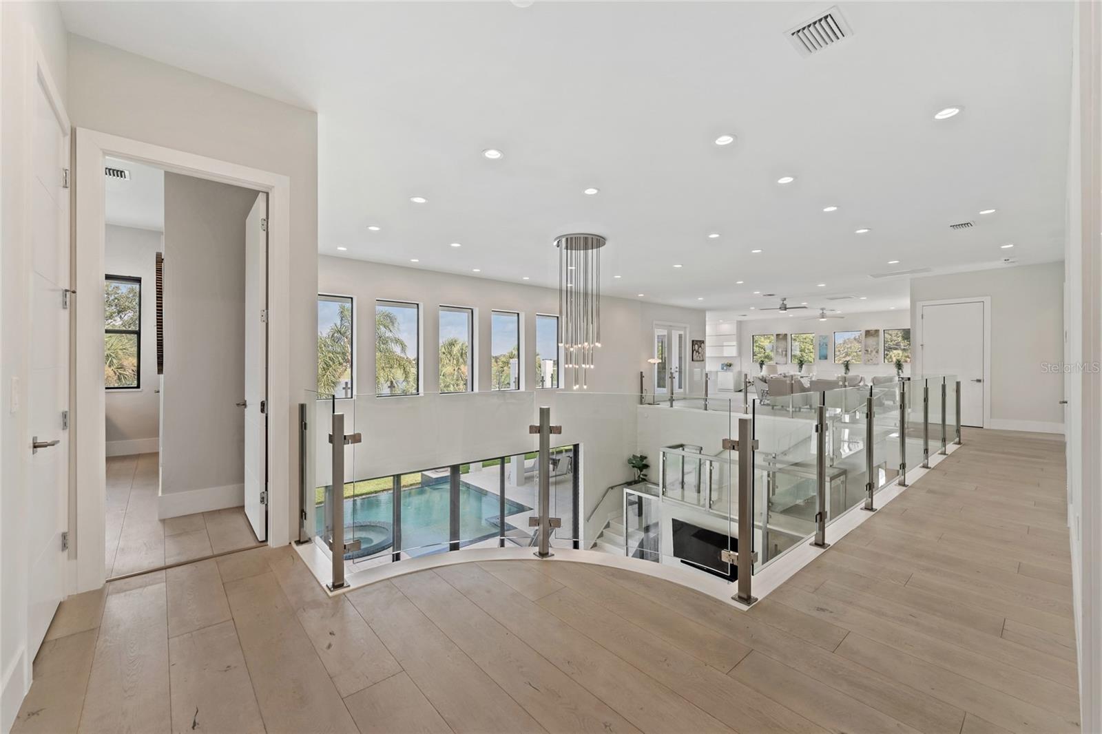 BAY HILL - Residential