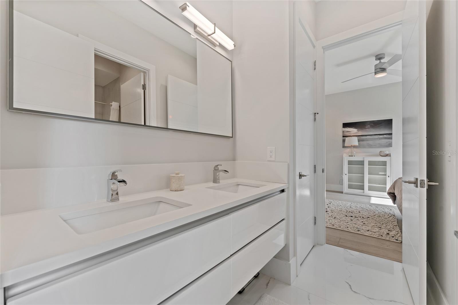 BAY HILL - Residential