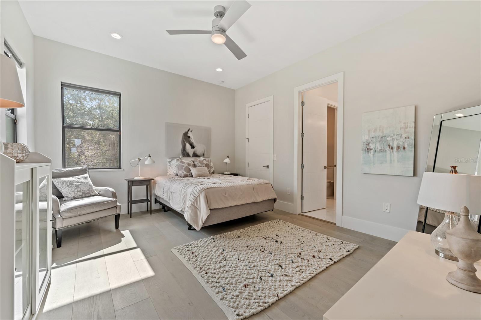 BAY HILL - Residential
