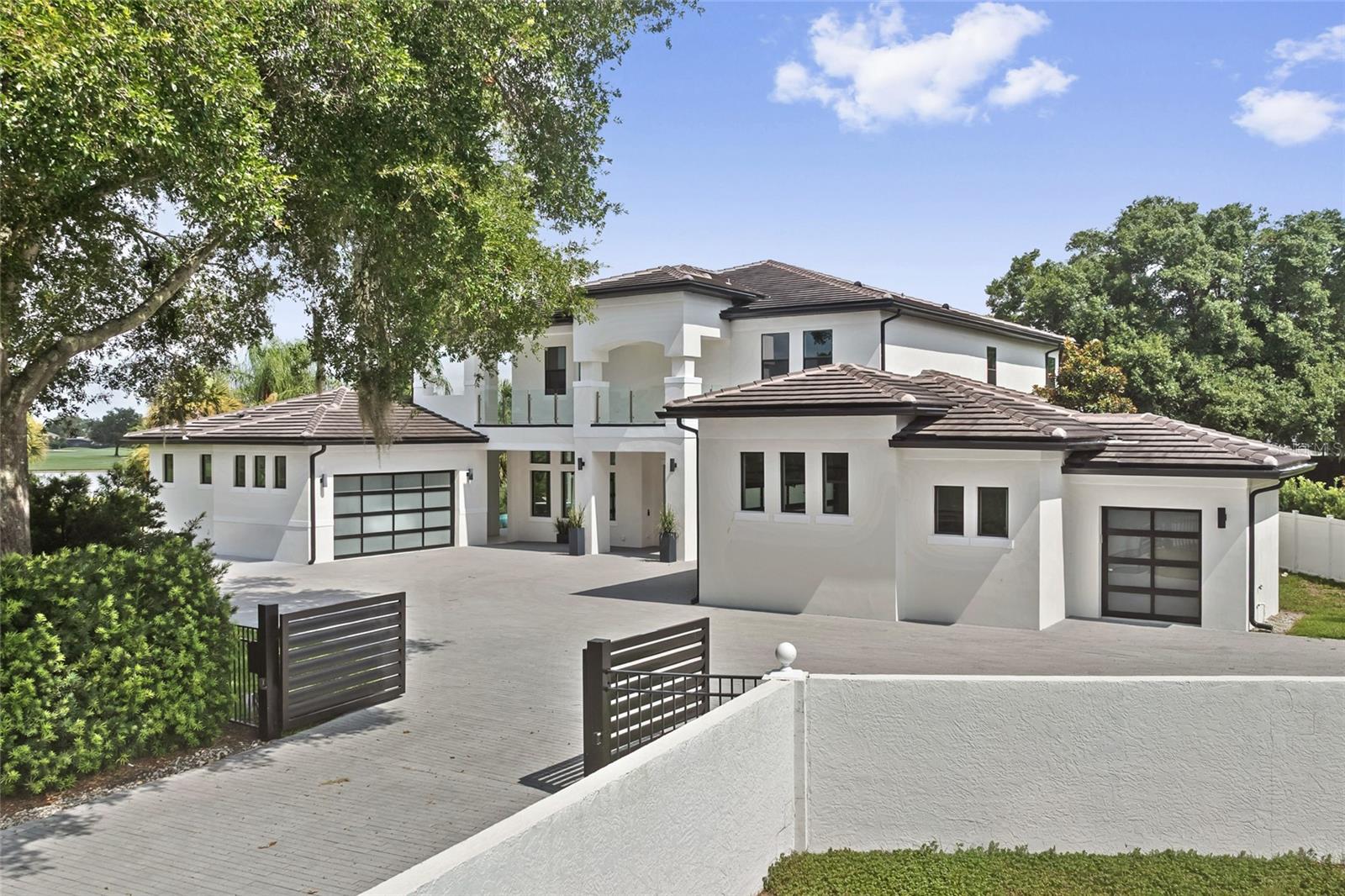 BAY HILL - Residential