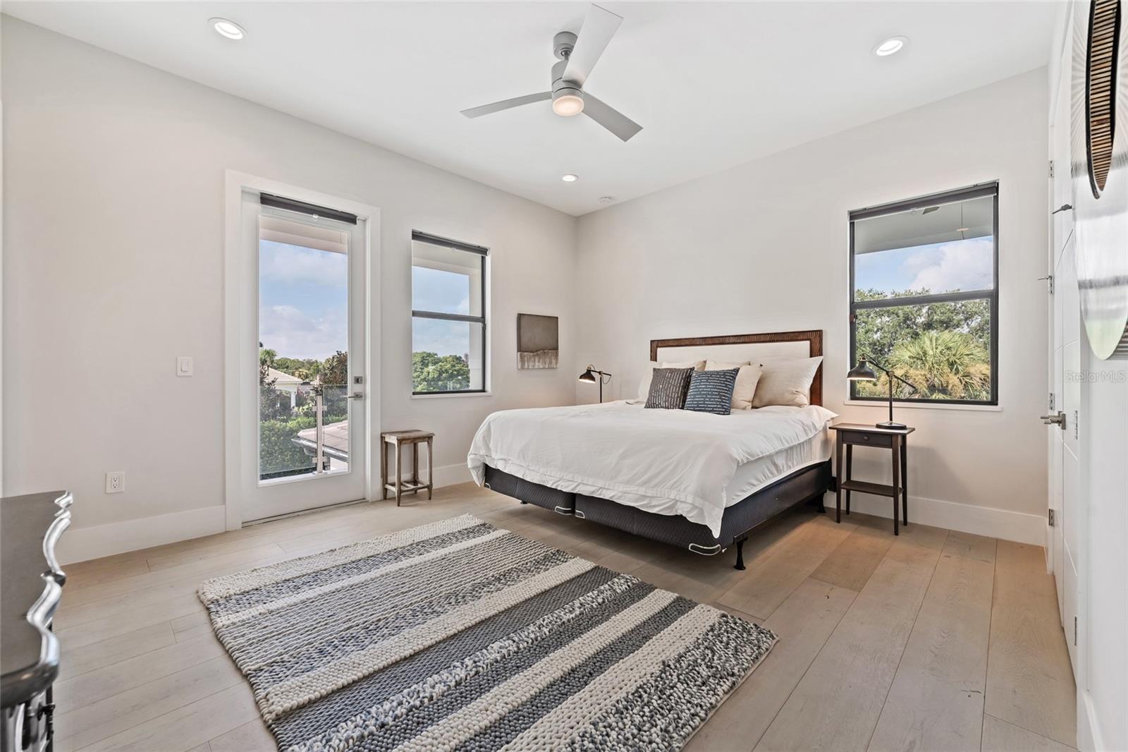BAY HILL - Residential