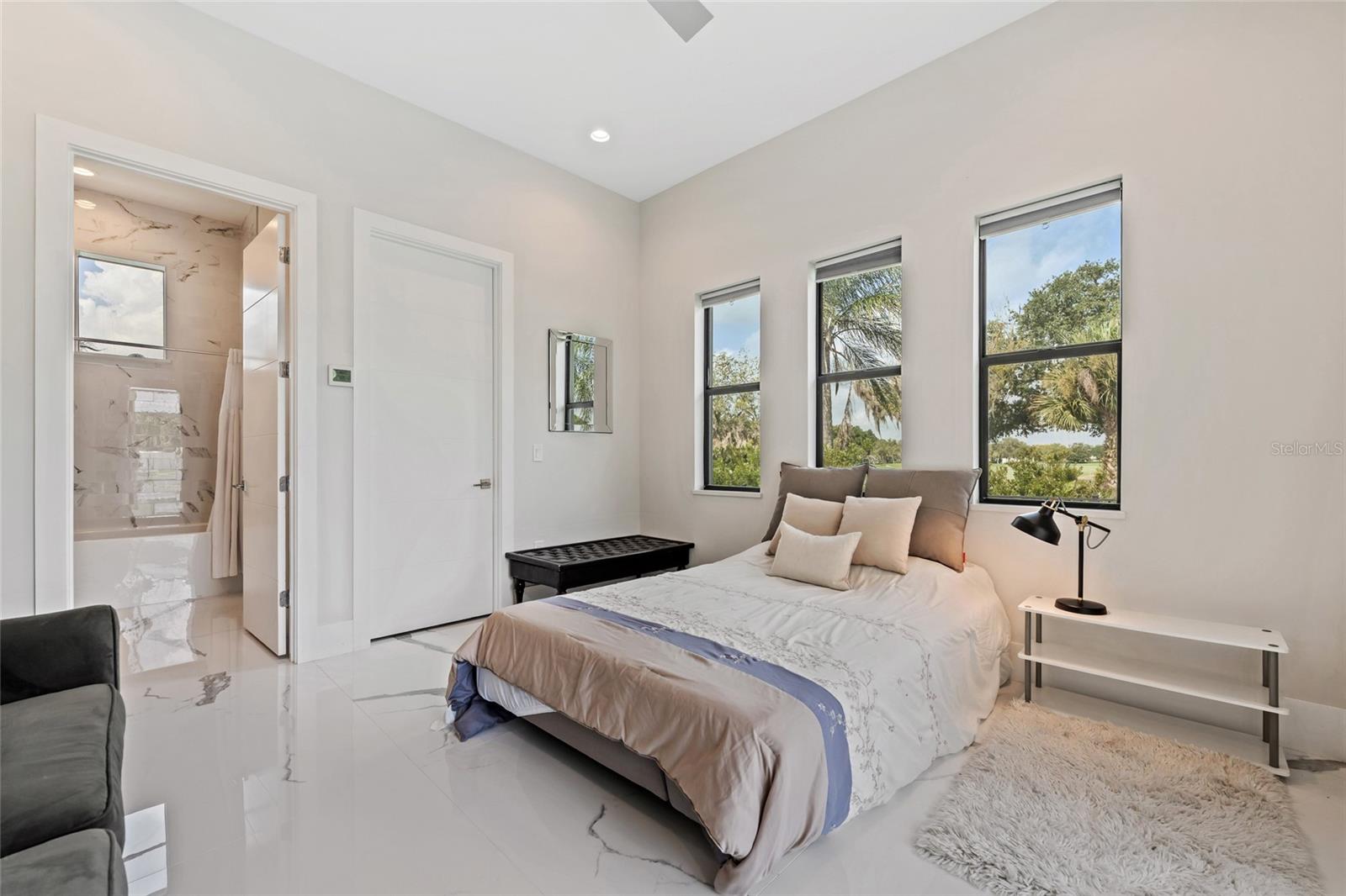 BAY HILL - Residential