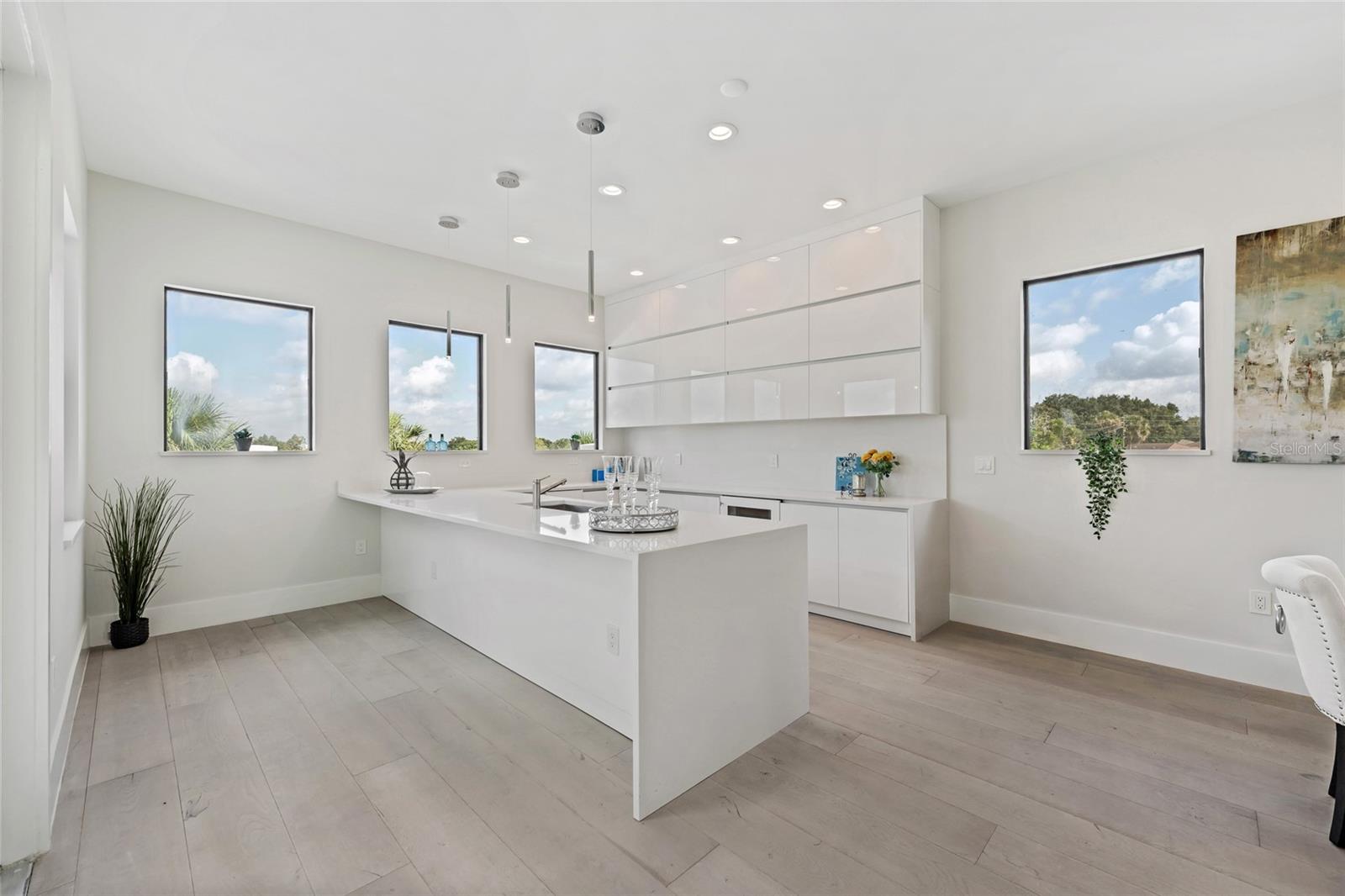 BAY HILL - Residential