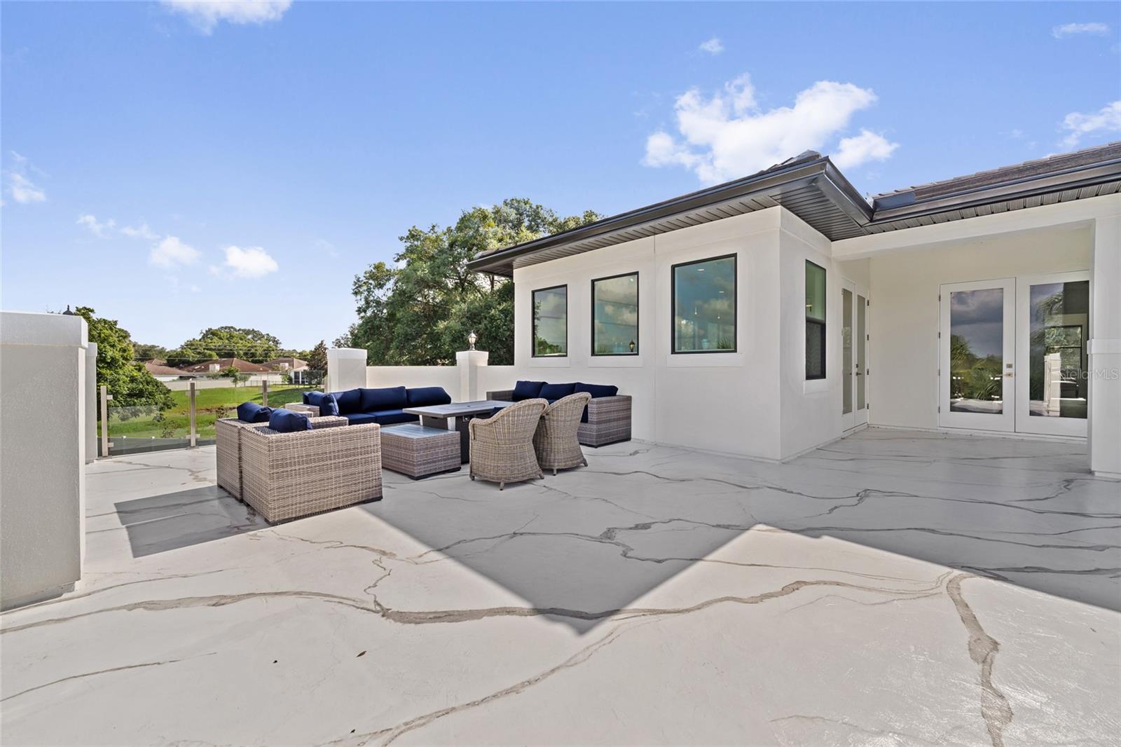 BAY HILL - Residential