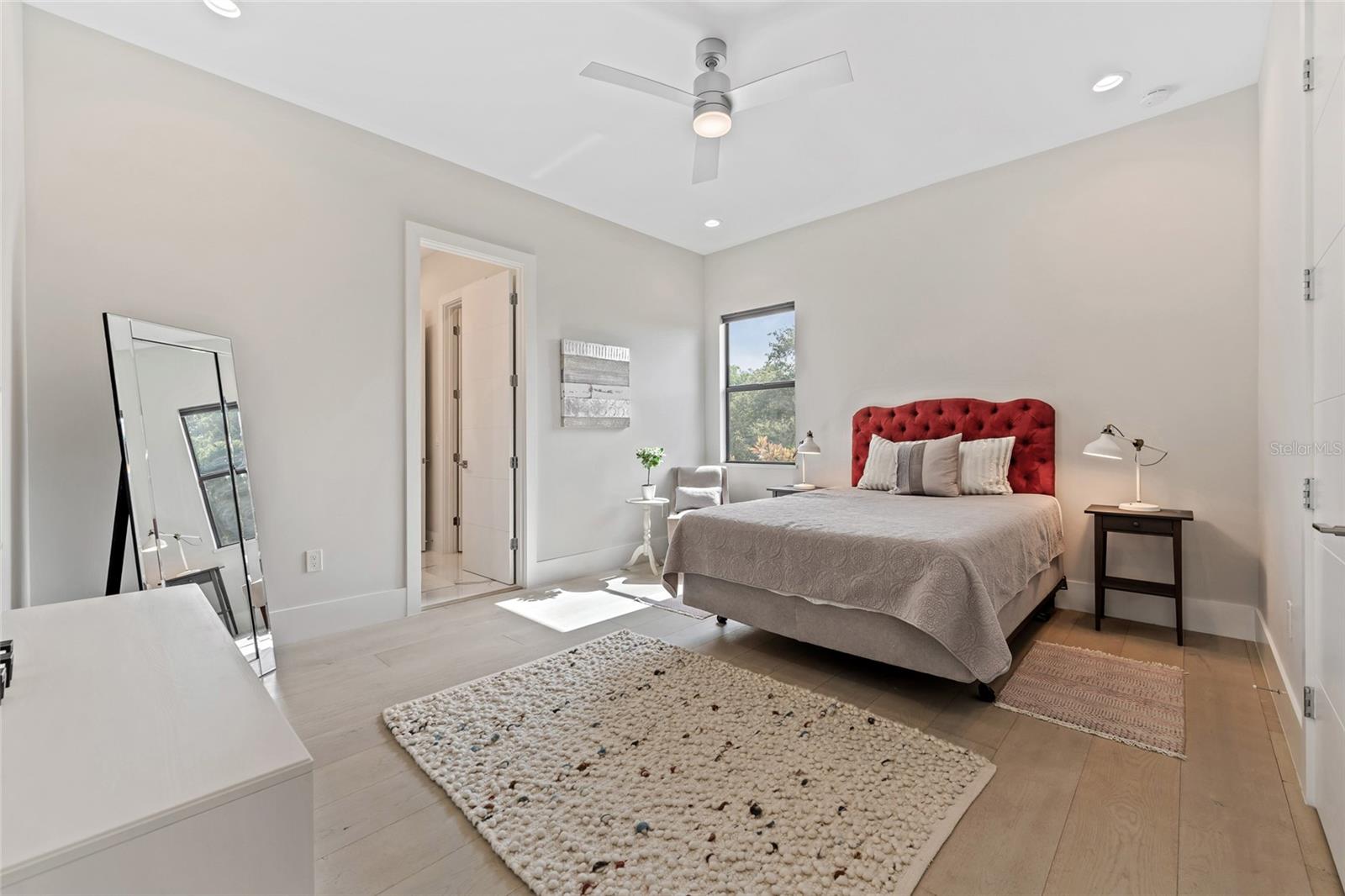 BAY HILL - Residential