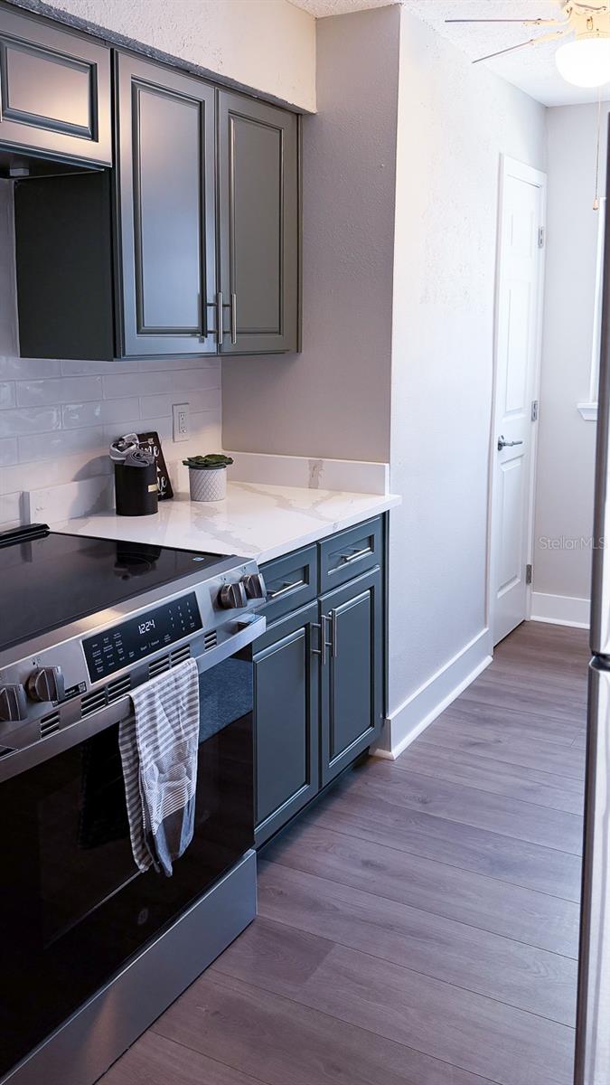 LES CHATEAUX CONDO - Residential Lease