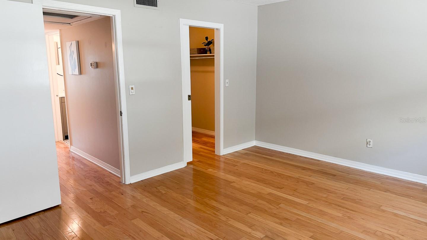 LES CHATEAUX CONDO - Residential Lease