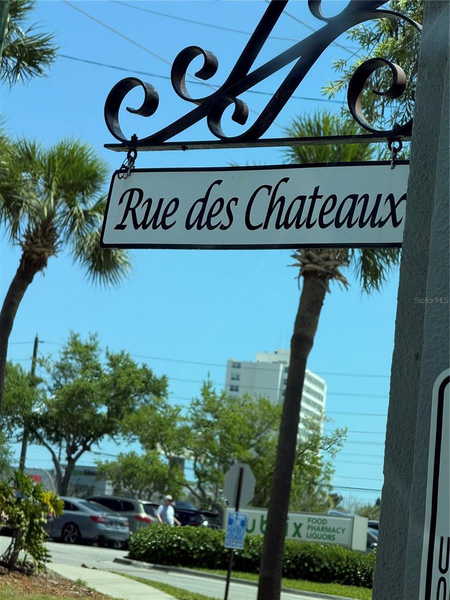LES CHATEAUX CONDO - Residential Lease