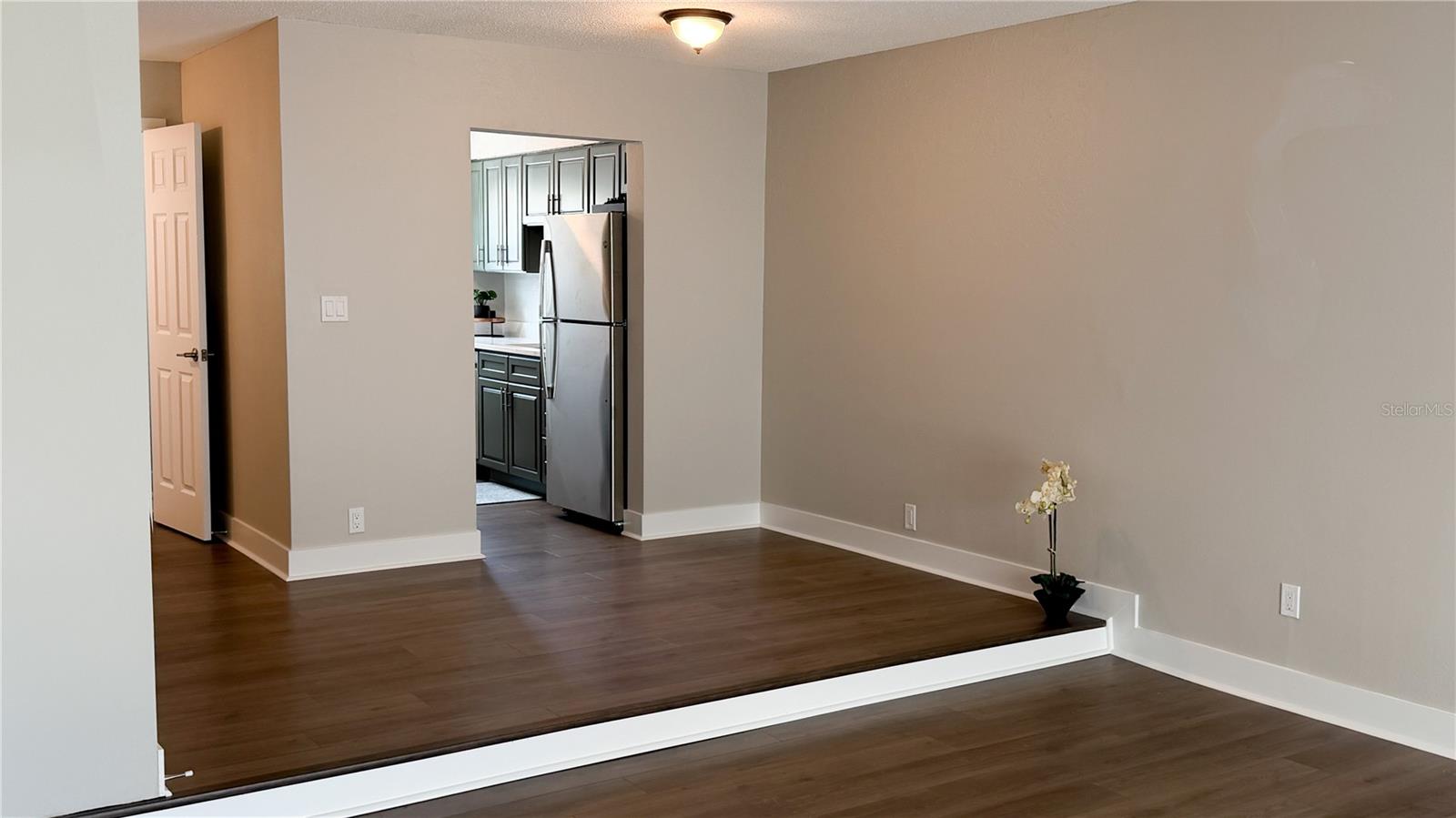 LES CHATEAUX CONDO - Residential Lease