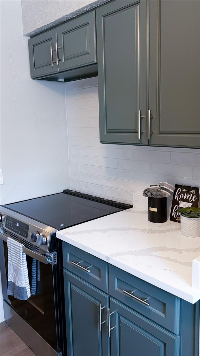 LES CHATEAUX CONDO - Residential Lease