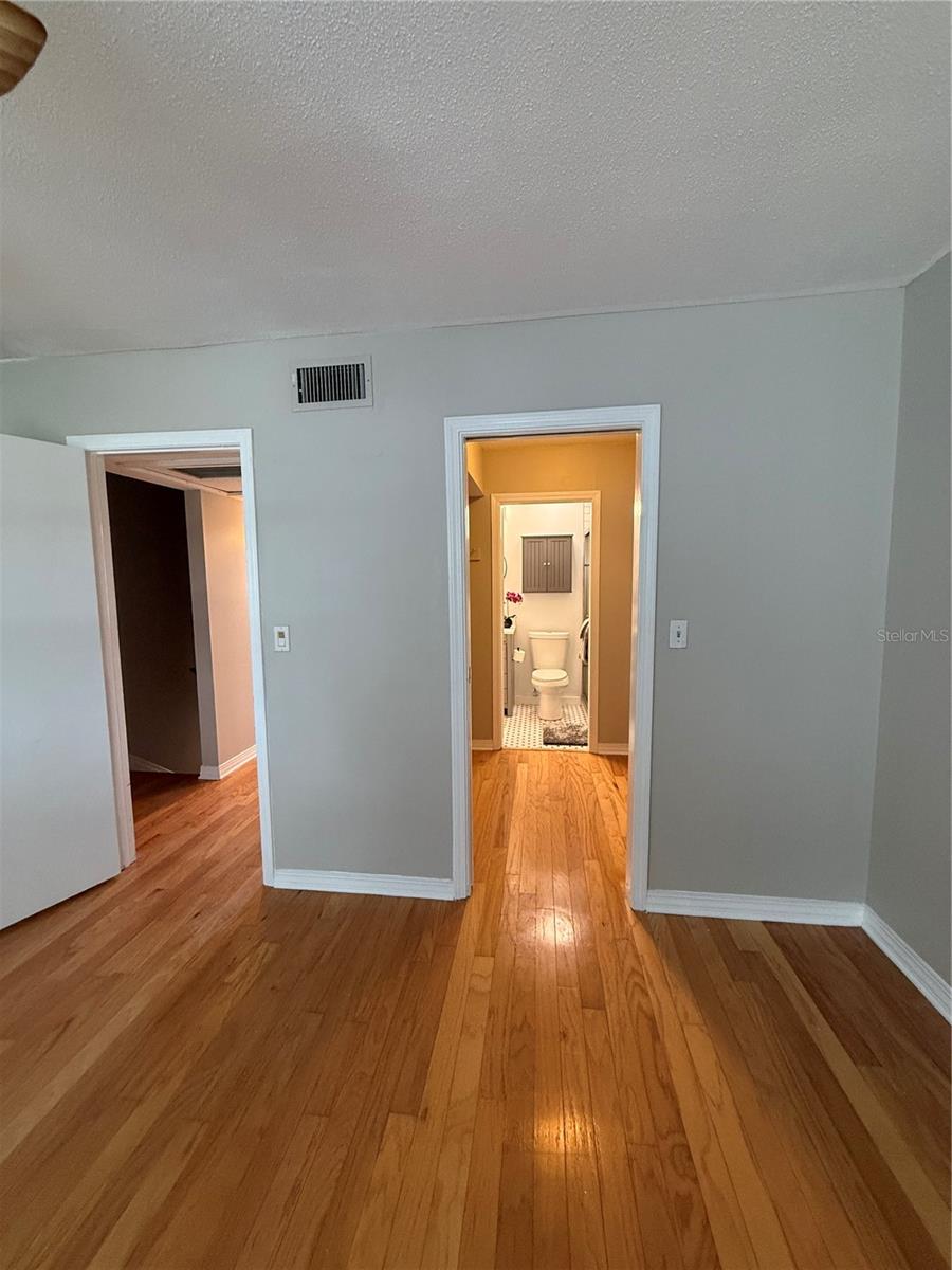 LES CHATEAUX CONDO - Residential Lease