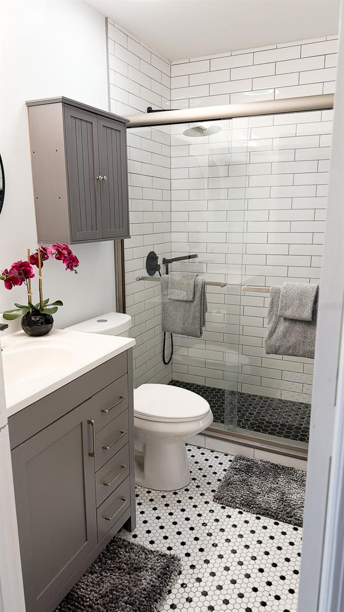 LES CHATEAUX CONDO - Residential Lease