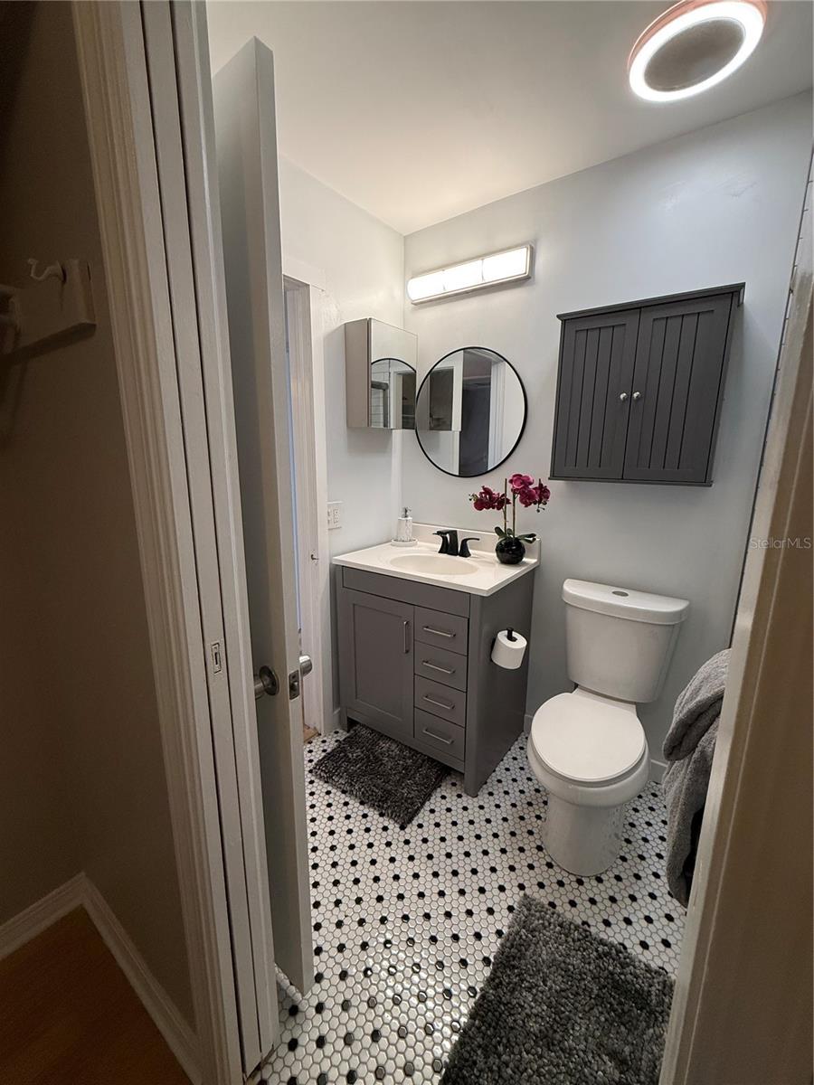 LES CHATEAUX CONDO - Residential Lease