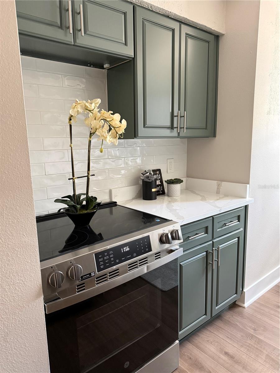 LES CHATEAUX CONDO - Residential Lease