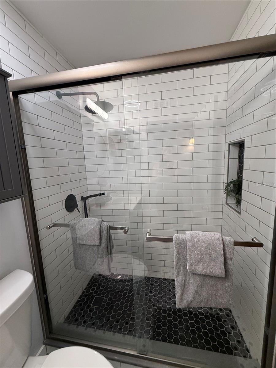 LES CHATEAUX CONDO - Residential Lease