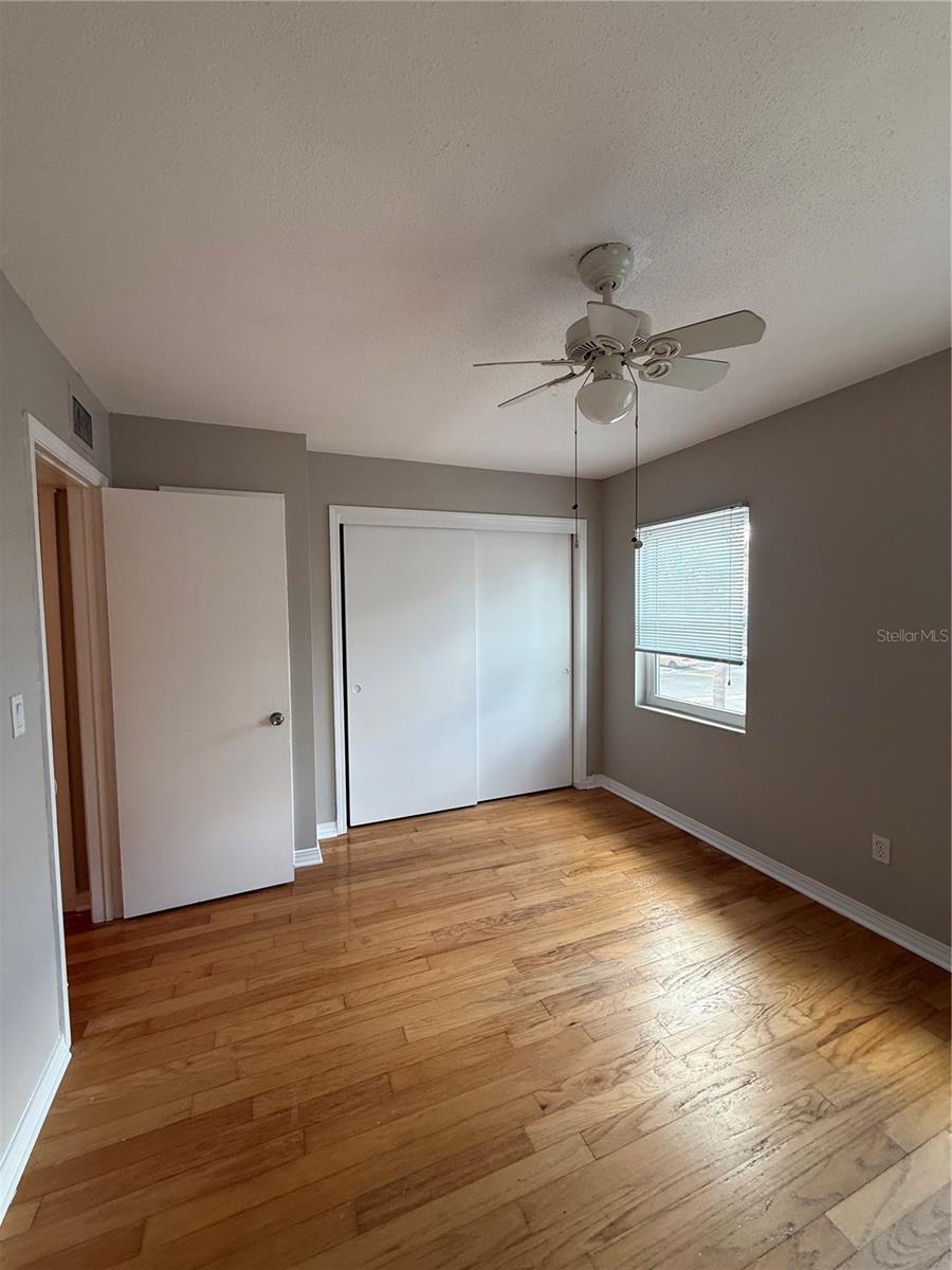 LES CHATEAUX CONDO - Residential Lease