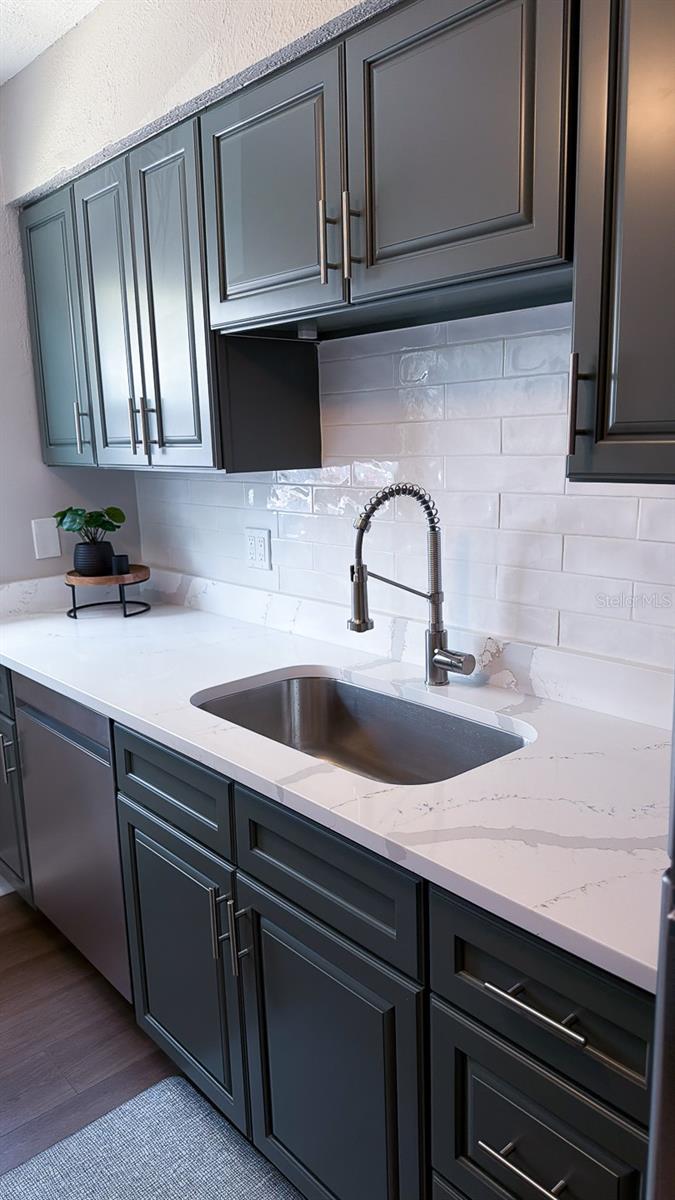 LES CHATEAUX CONDO - Residential Lease
