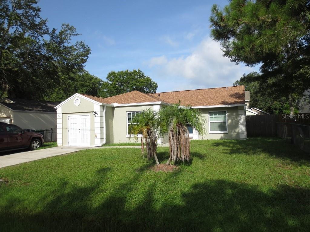 TROPICAL PINES - Residential Lease