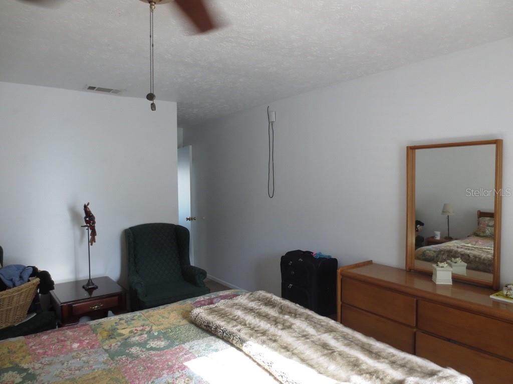 TROPICAL PINES - Residential Lease