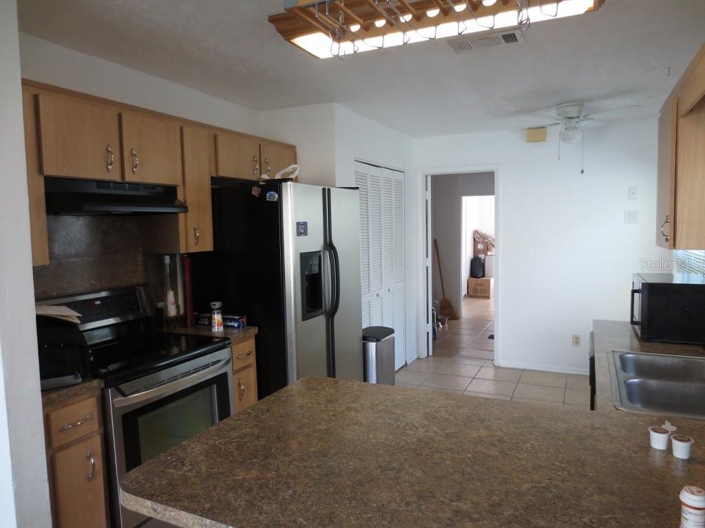 TROPICAL PINES - Residential Lease