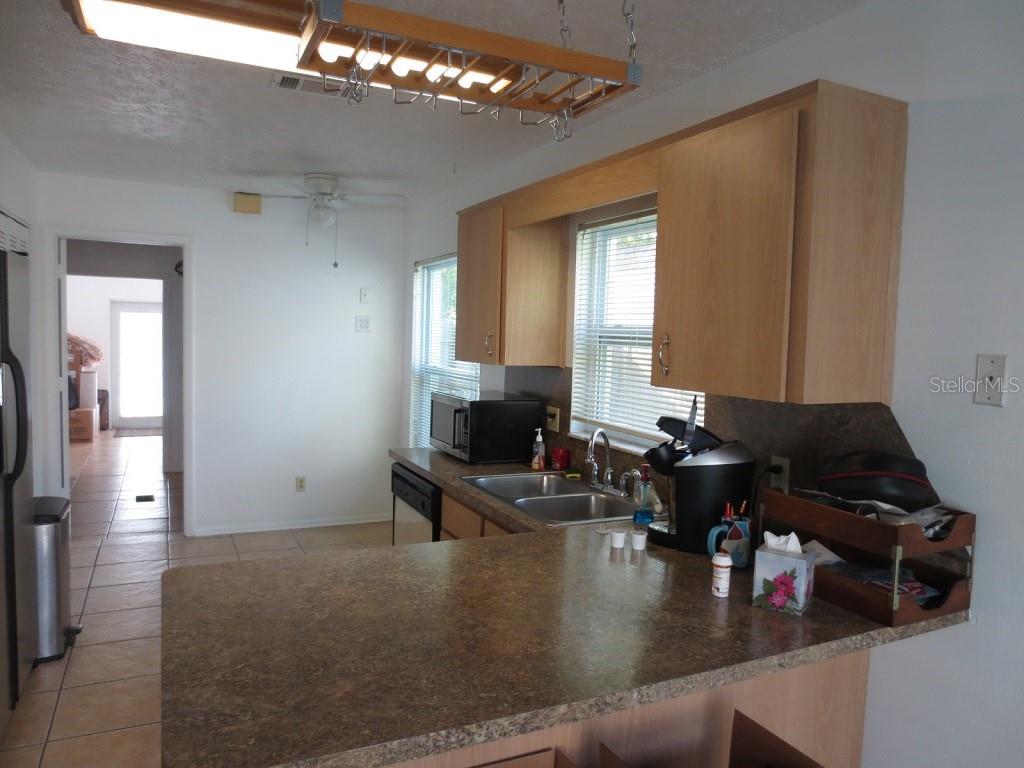 TROPICAL PINES - Residential Lease
