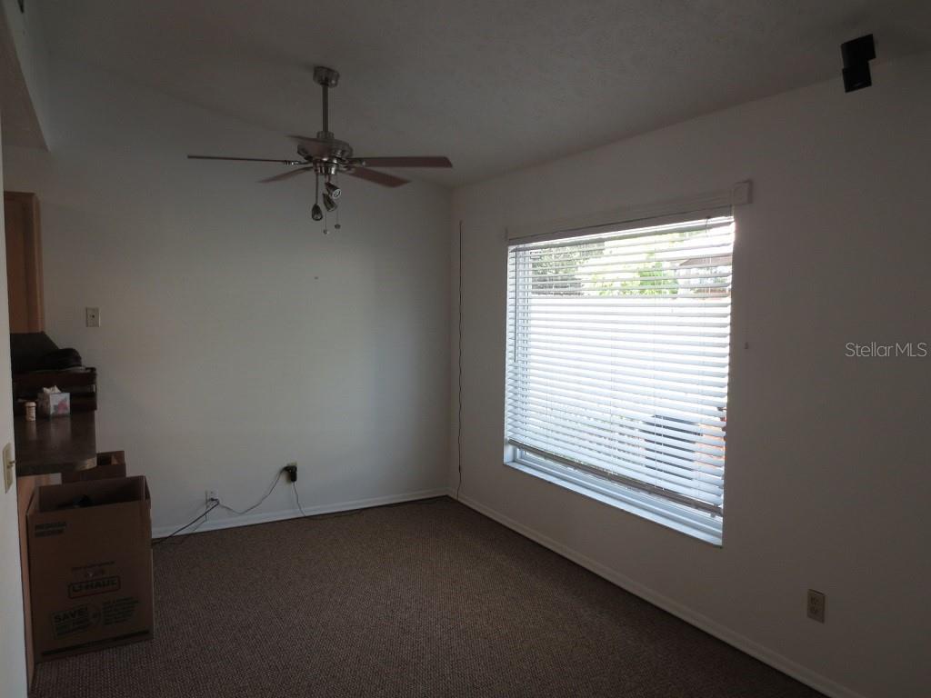 TROPICAL PINES - Residential Lease