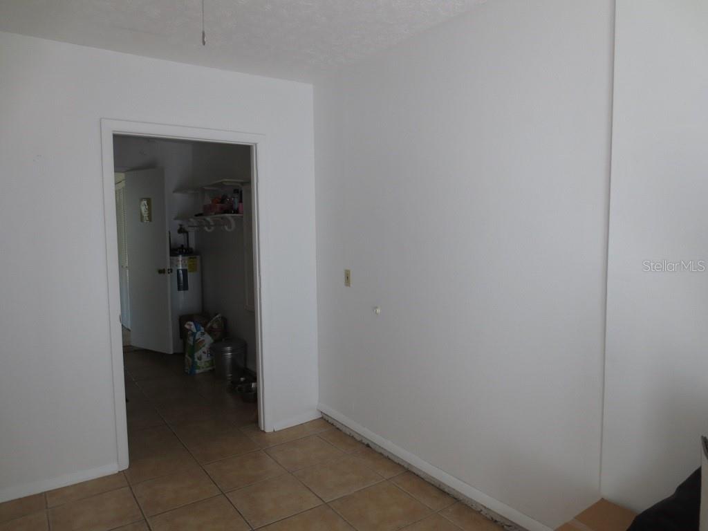 TROPICAL PINES - Residential Lease