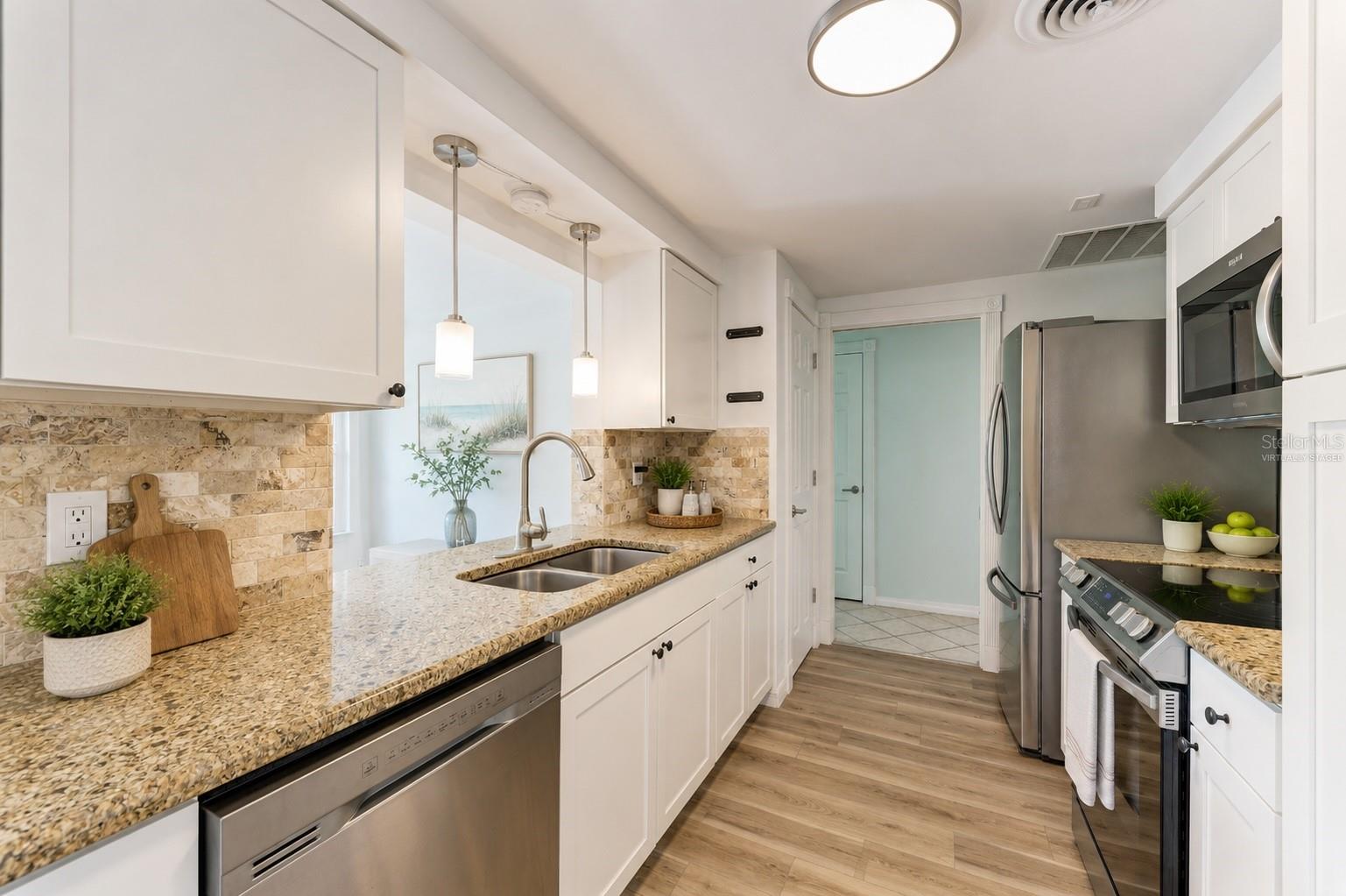 SOUTH VENICE - Residential