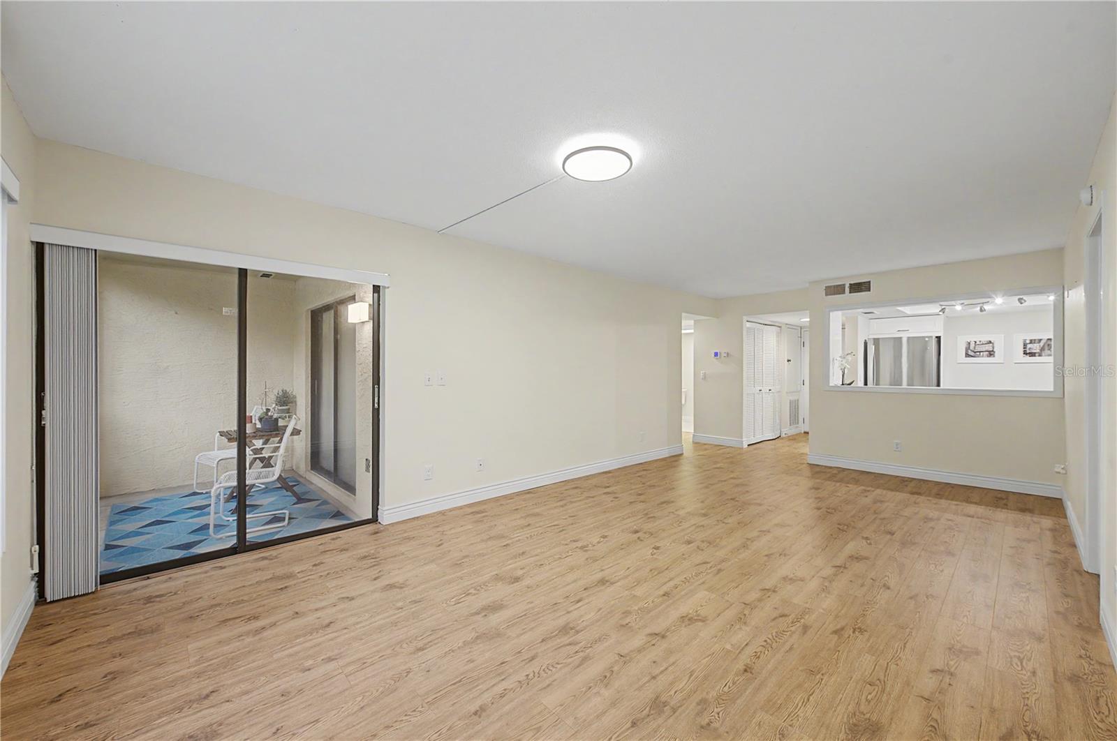 THE TOWERS AT CARROLLWOOD VILL - Residential