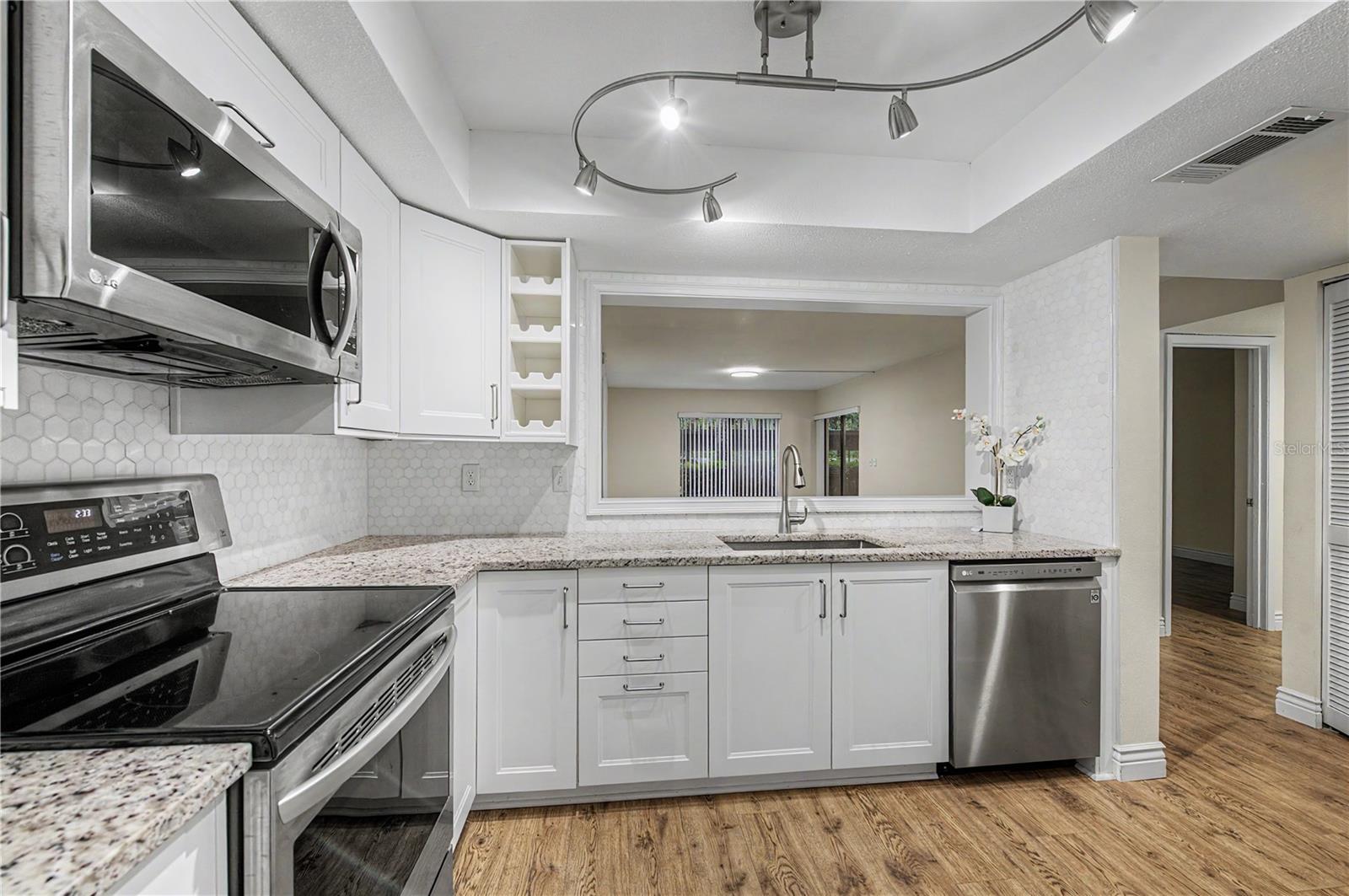 THE TOWERS AT CARROLLWOOD VILL - Residential