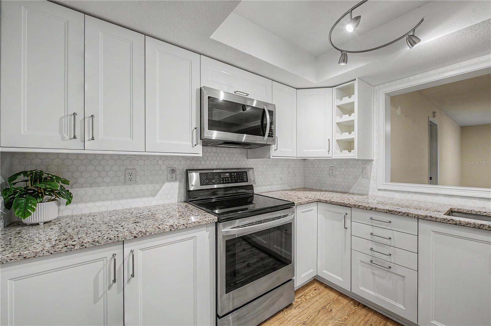 THE TOWERS AT CARROLLWOOD VILL - Residential