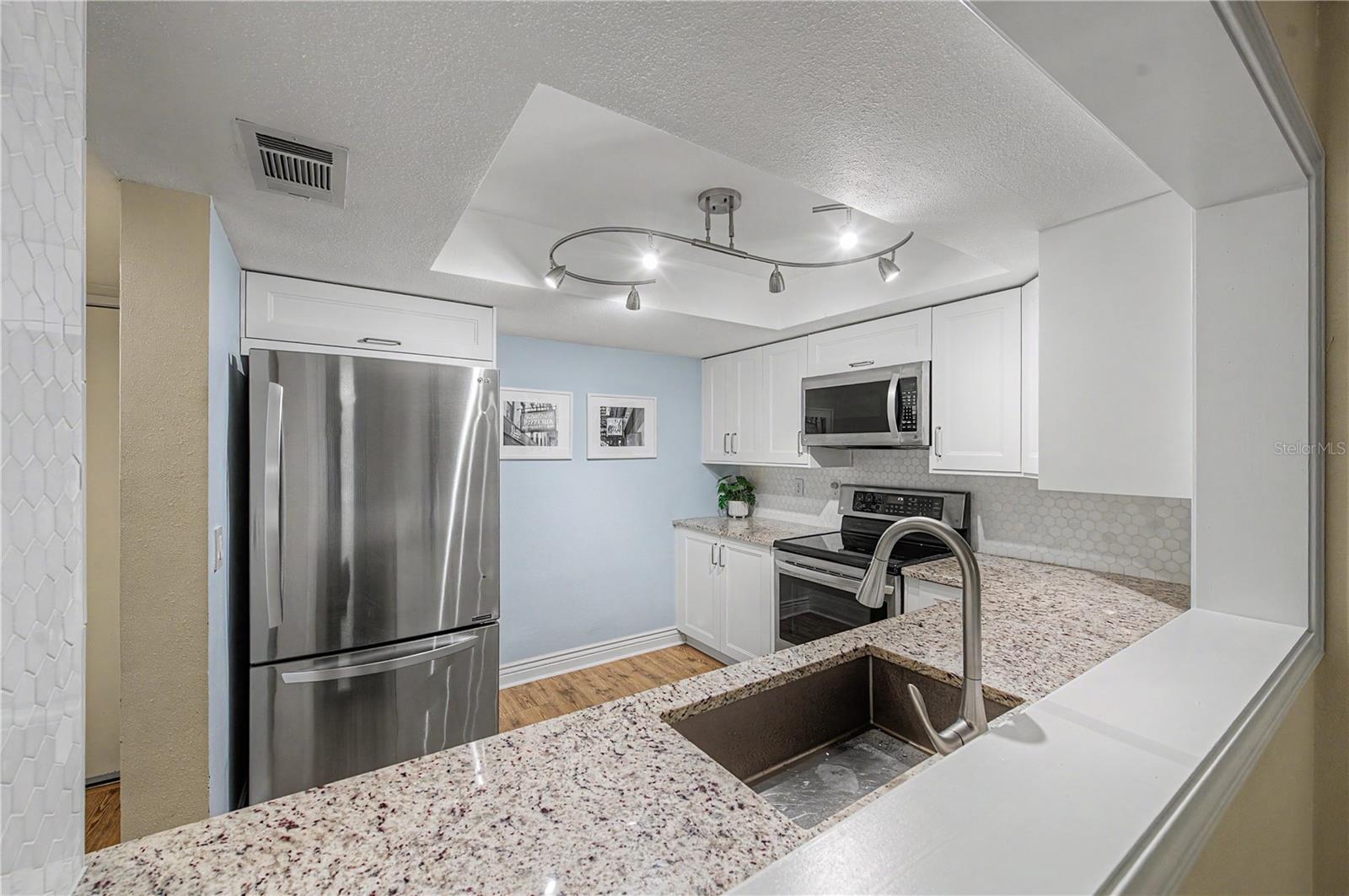 THE TOWERS AT CARROLLWOOD VILL - Residential