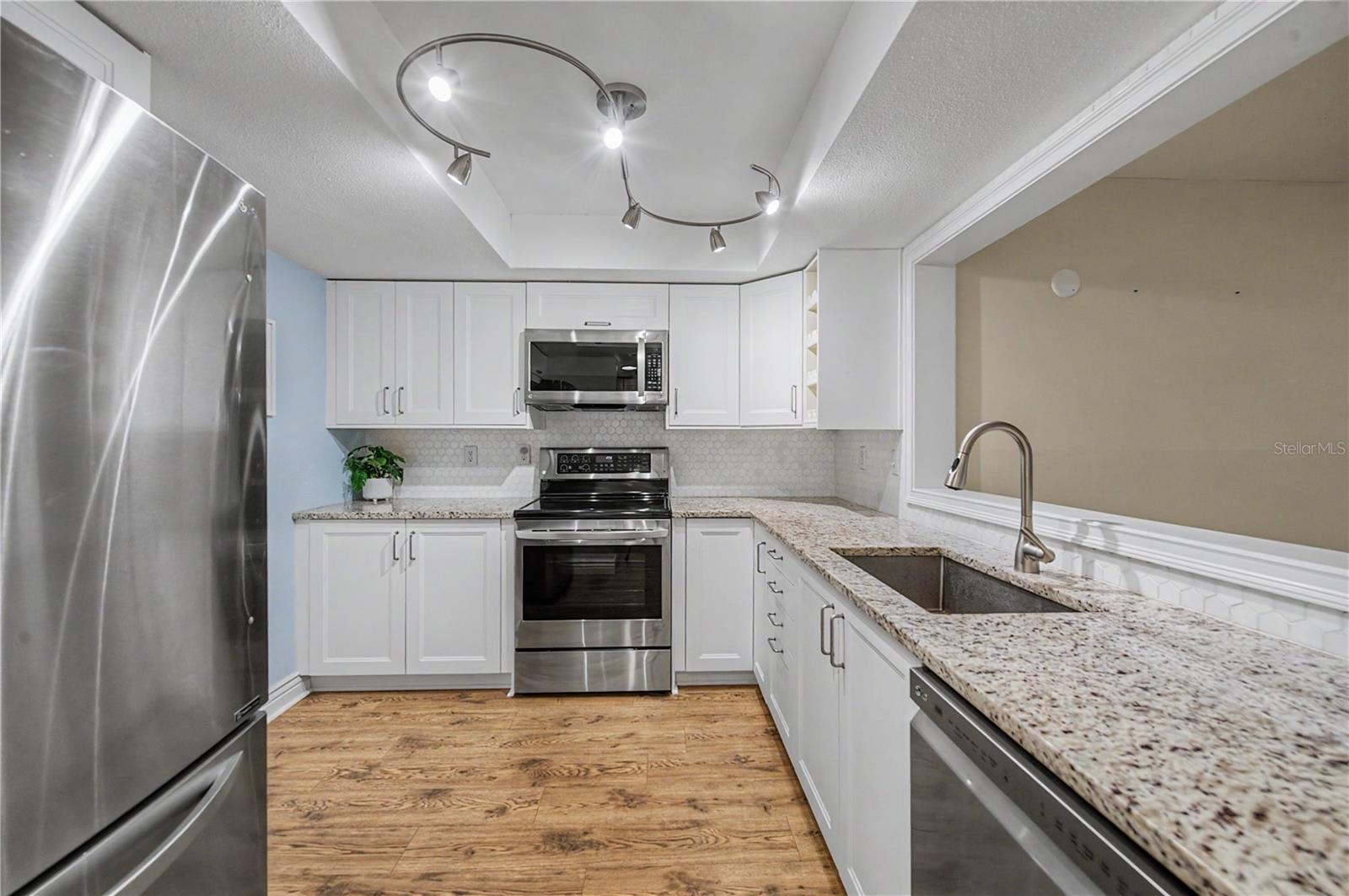 THE TOWERS AT CARROLLWOOD VILL - Residential