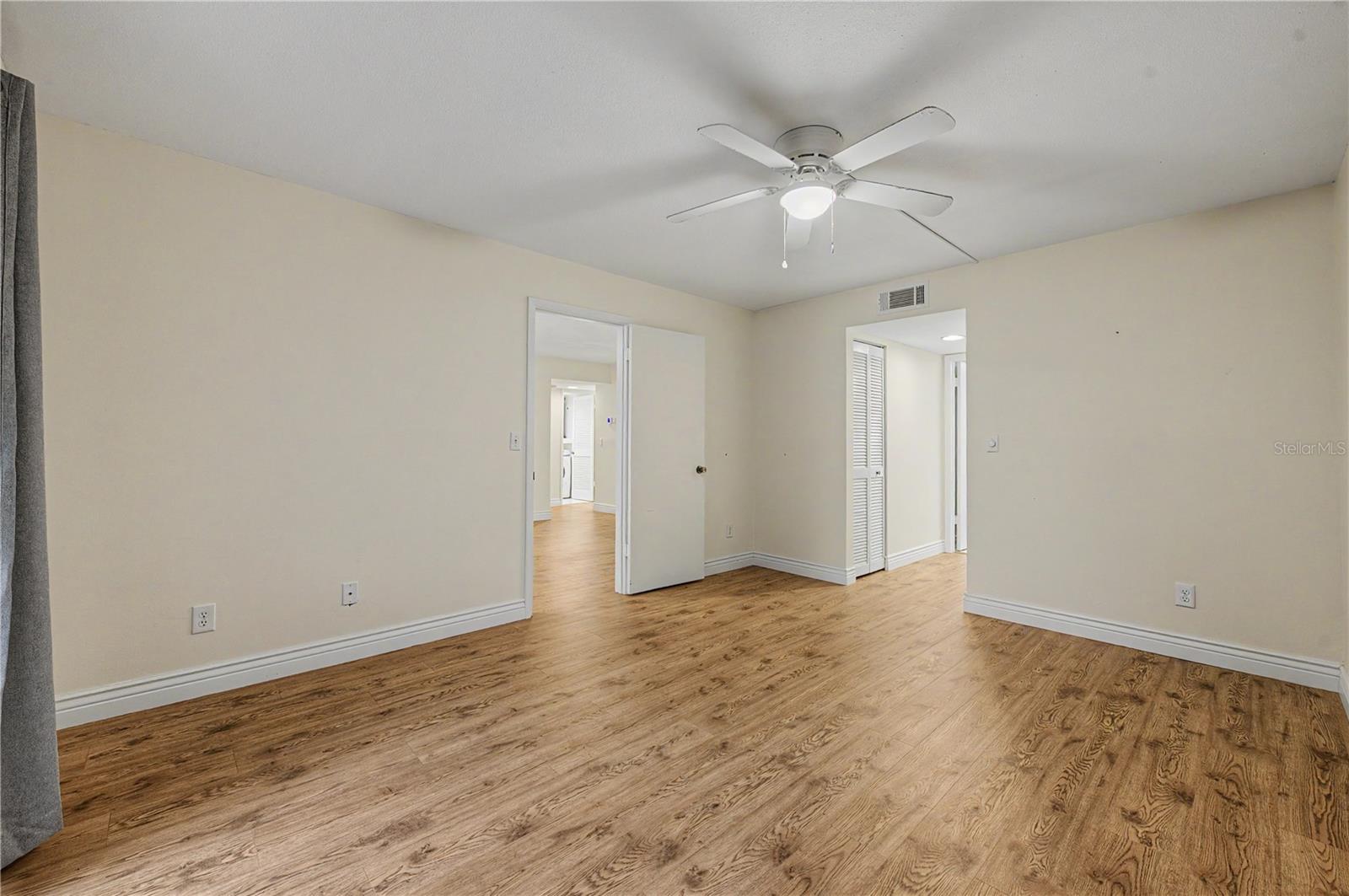 THE TOWERS AT CARROLLWOOD VILL - Residential