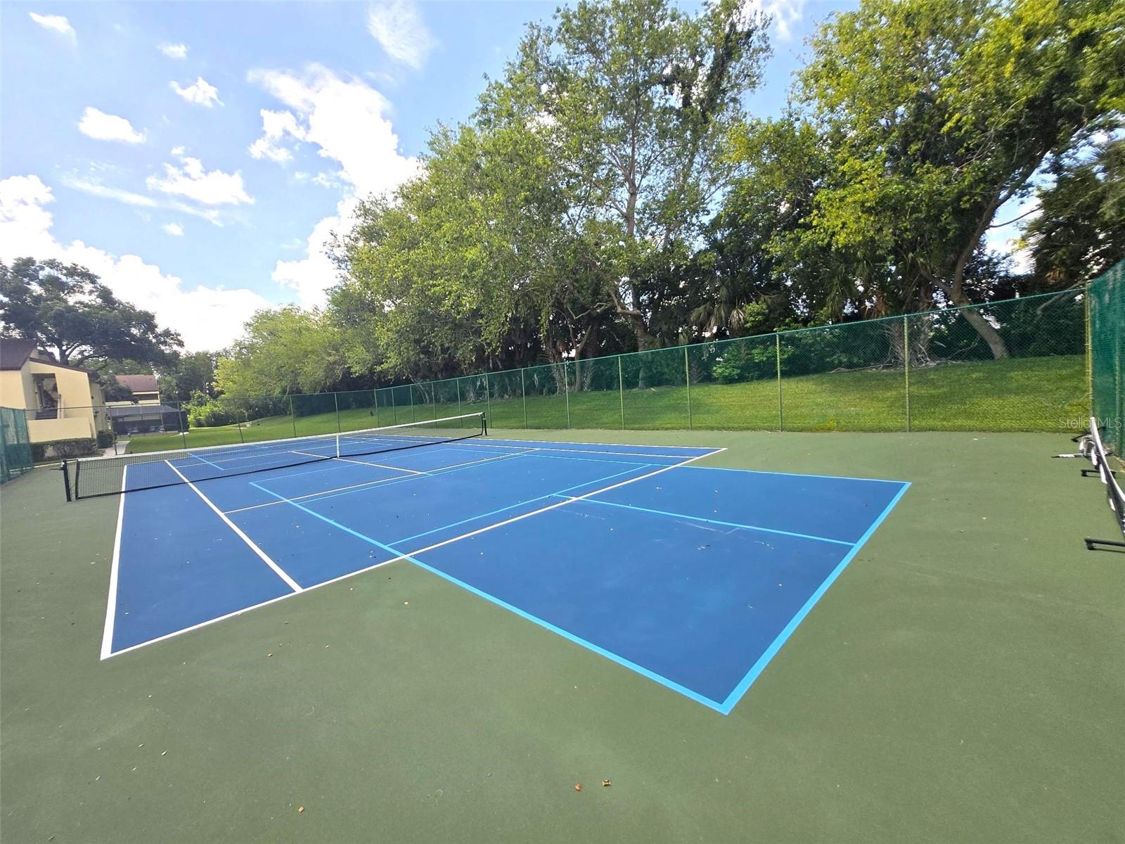 THE TOWERS AT CARROLLWOOD VILL - Residential