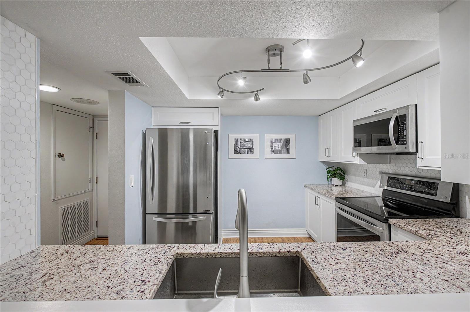 THE TOWERS AT CARROLLWOOD VILL - Residential